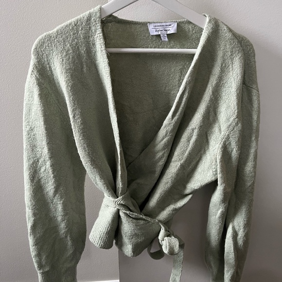 Light green wrap sweater - Picture 2 of 3